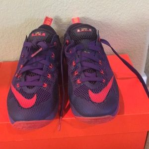 Boys basketball shoes